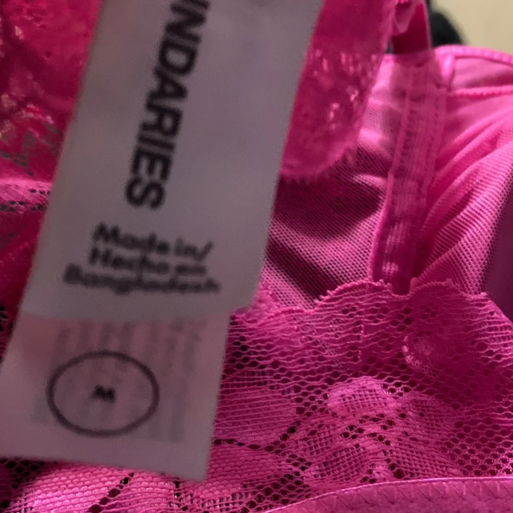 No Boundaries Hot Pink Floral Lace Bralette M‎ NWT